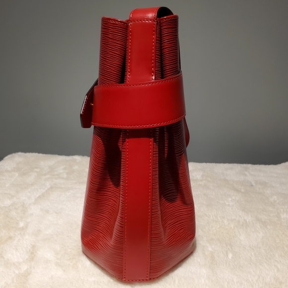 ✅✅✅SOLD✅✅✅ AUTHENTIC LOUIS VUITTON SAC DE'PAULE IN EPI RED - Picture 4 of 15